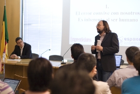 Javier Escudero y Rafael Galán, redactores de la revista Emprendedores y autores del libro 
