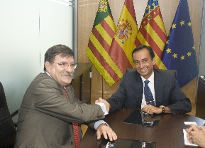 Gatell y Basco en la firma del convenio