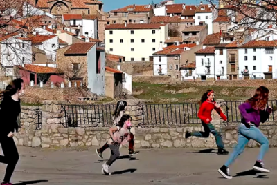 Escolares de Vistabella juegan en el municipio
