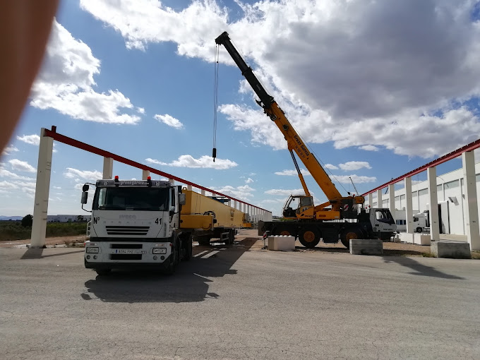 TALLERES Y GRUAS GARCÍA, S.L.