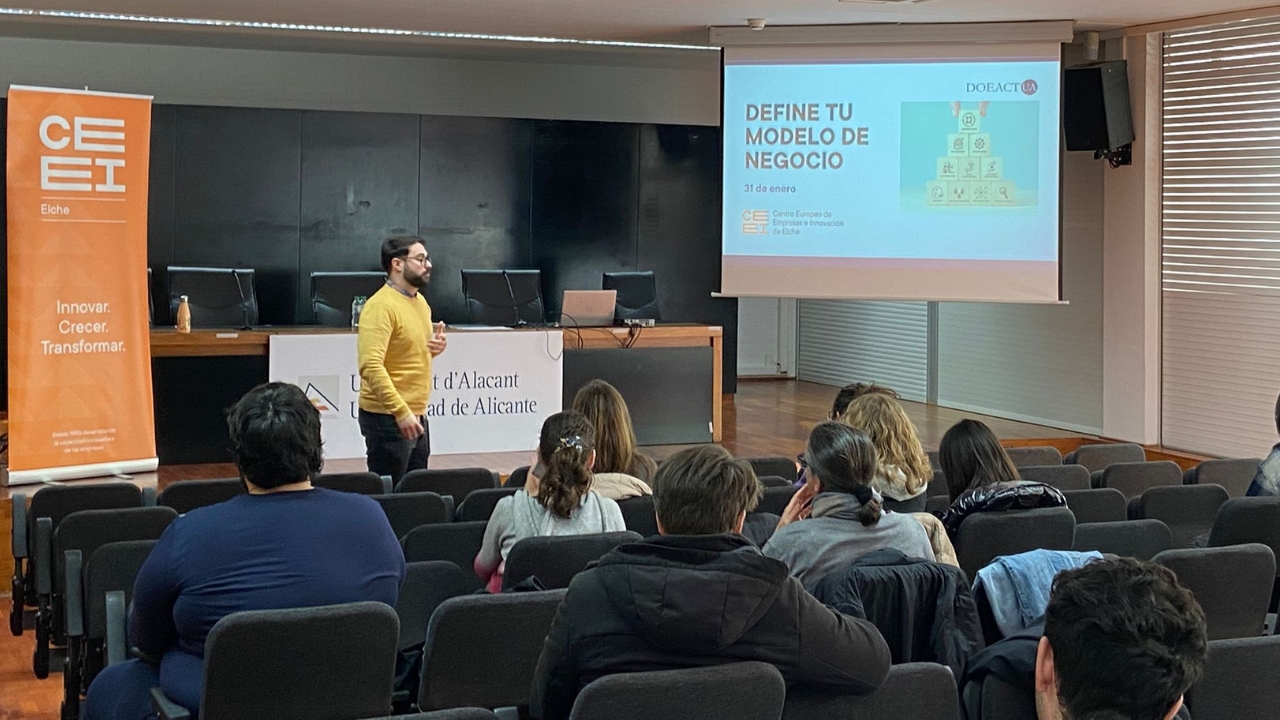 CEEI Elche colabora con la 11 Edicin de DOEActUA: imparte un taller de modelo de negocio y premia al proyecto ms innovador