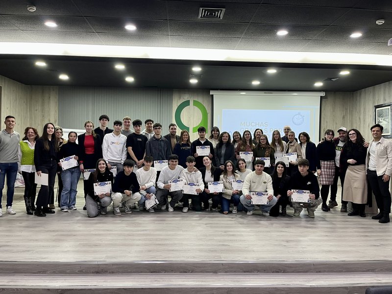 Foto de finalistas y premiados del IX Certamen Fomento del Espritu Emprendedor de Almassora