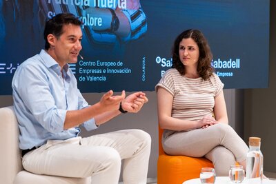 Enrique Linares, cofundador de Letgo y CEO de Plus Partners y Patricia Huerta,  Startupxplore.