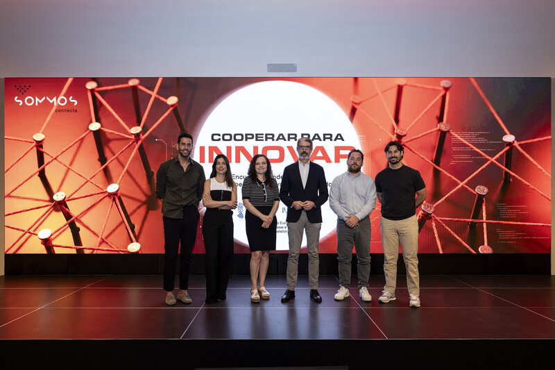 El director y la subdirectora de CEEI Castell�n junto a los ponentes de SOMMOS_connecta