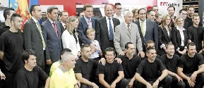 Equipo de TCI cutting junto a Francisco Camps