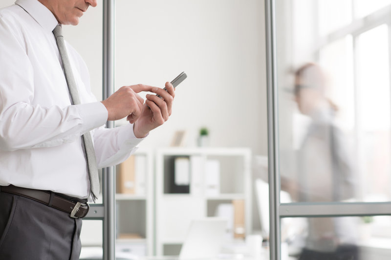 �Puede una empresa pedir el n�mero de tel�fono personal